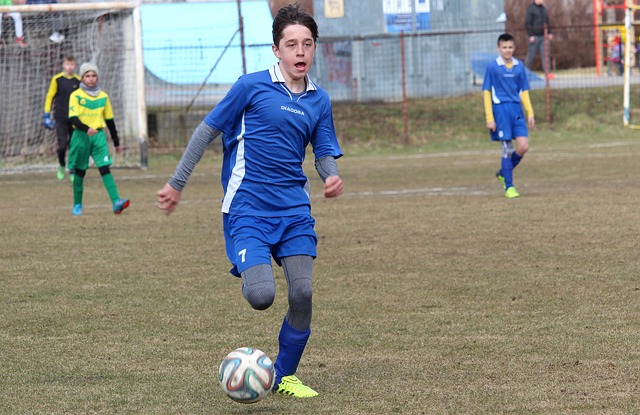 歐聯杯半決賽首回合曼聯6-2羅馬 卡瓦尼造5球B費兩射兩傳.